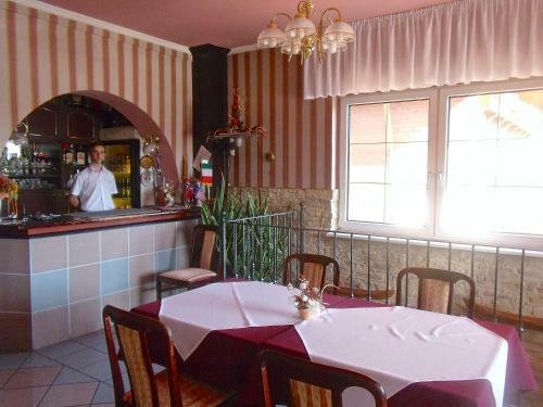Hostal Angela Hotel