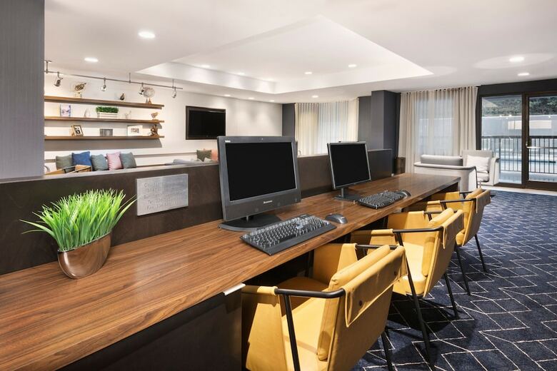 Hotel Courtyard By Marriott Burlington