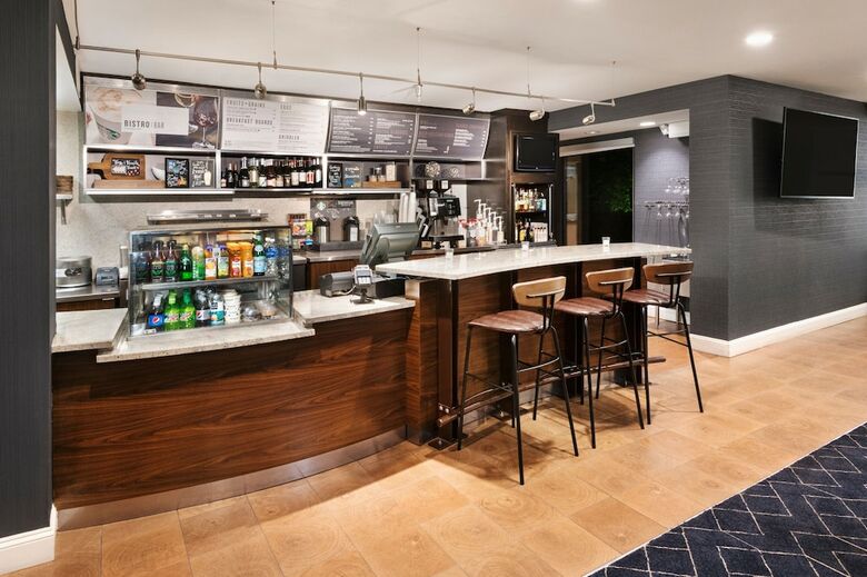 Hotel Courtyard By Marriott Burlington