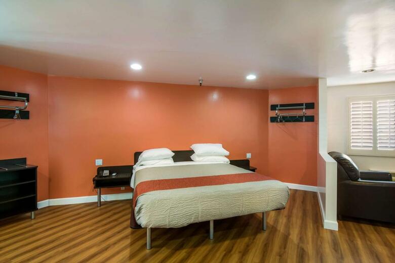 Hotel Floral Inn
