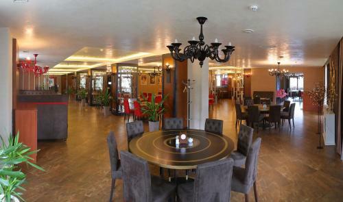 Tavel Hotel & Spa