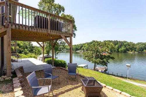 Livin' La Vida Lake By Lojo