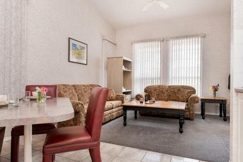 Cozy Fairmont Hot Springs 1br Condo