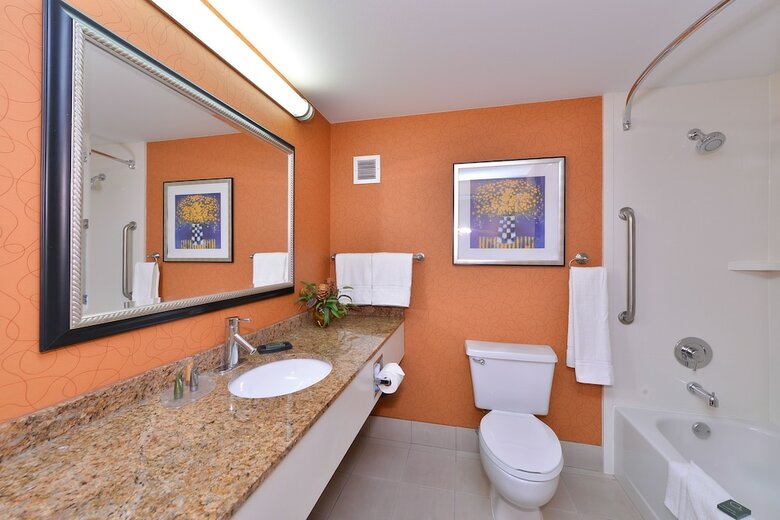 Best Western Plus Fresno Airport Hotel