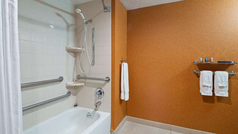 Best Western Plus Fresno Airport Hotel