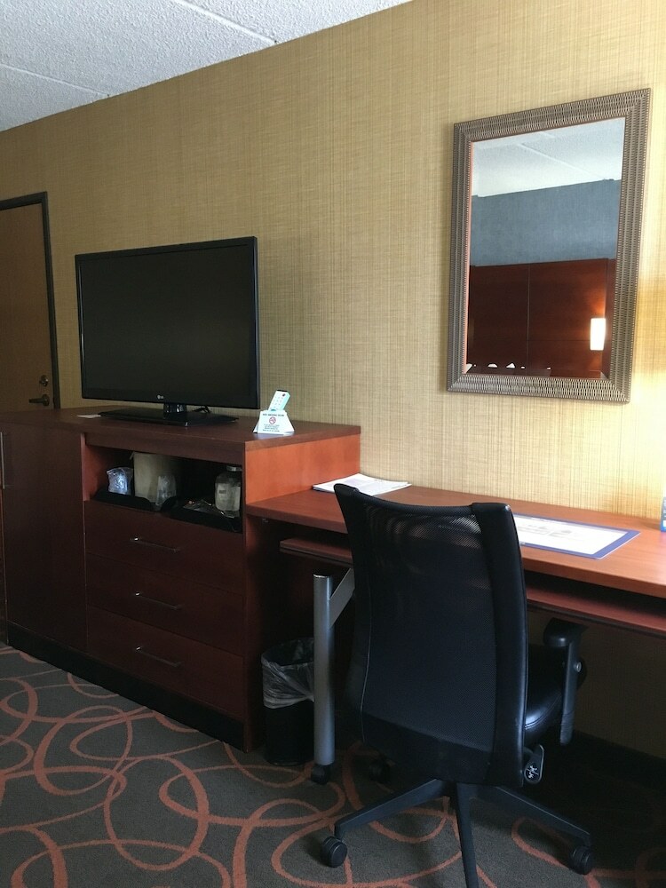 Best Western Plus Fresno Airport Hotel