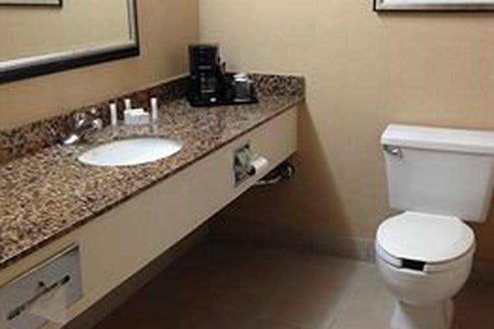 Best Western Plus Fresno Airport Hotel