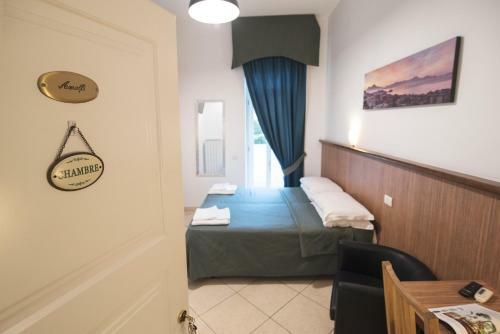 Hostal Vomero House