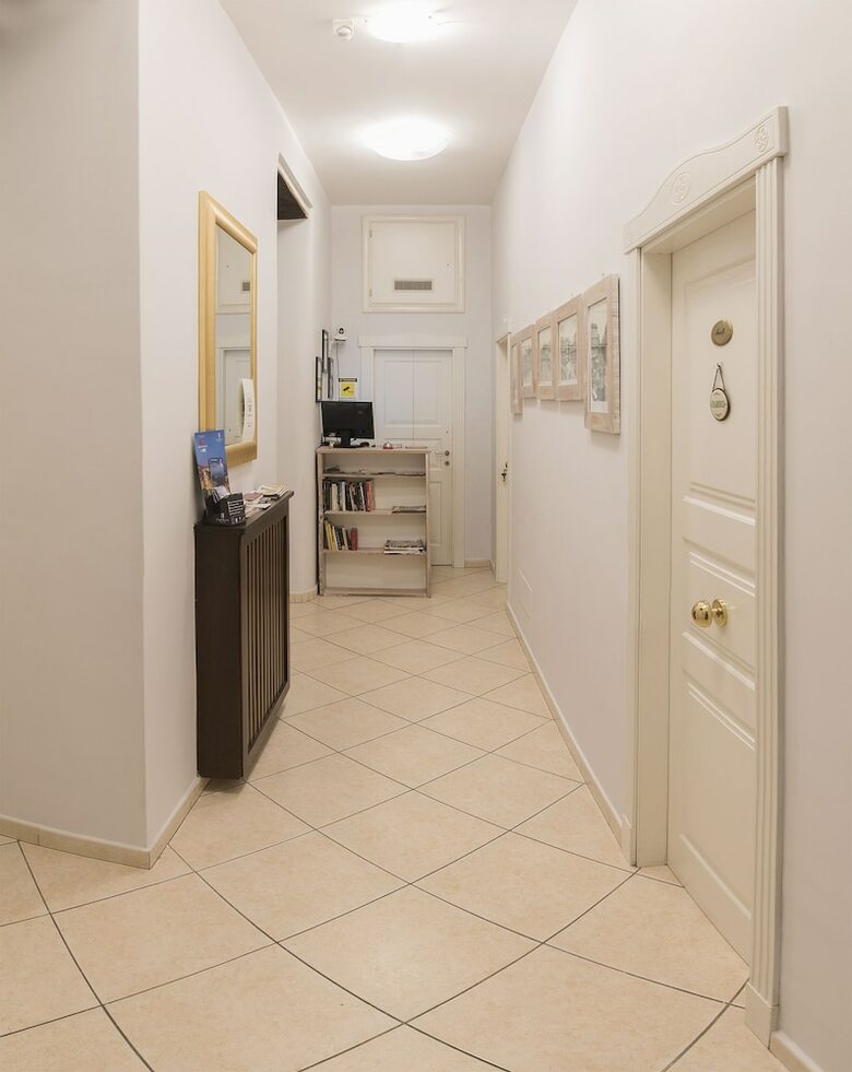 Hostal Vomero House