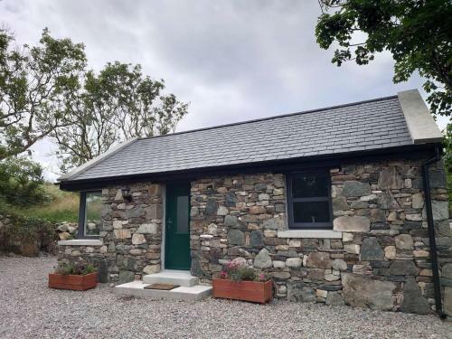 Leap Year Cottage By Lake Beaghcauneen In Clifden