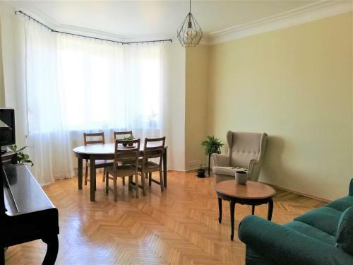 Beach And Park Apartment