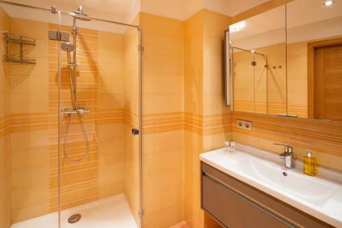 Old Riga Two Bedroom Apartment At Galleria