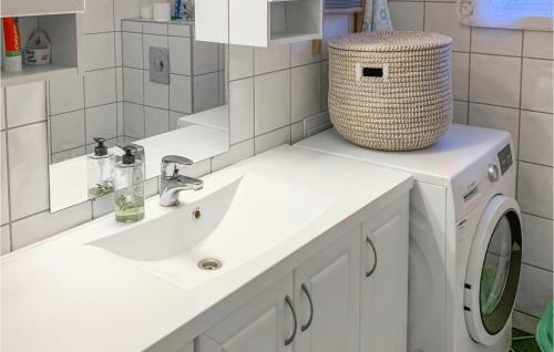 Nice Home In �stervallskogs With Wifi And 3 Bedrooms