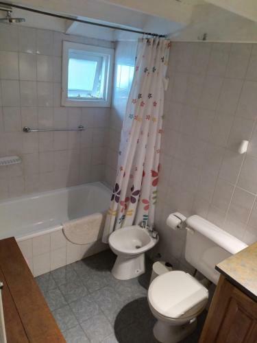 Apartamento Caba�a Con Arroyo