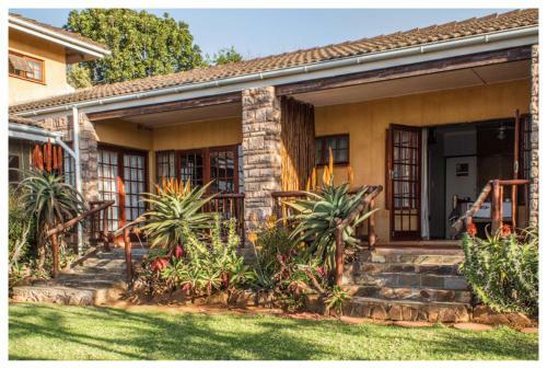 Bed & Breakfast Leopards And Louries Bush Lodge