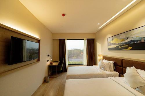 Hotel The Monarch At Chakan Midc, Pune