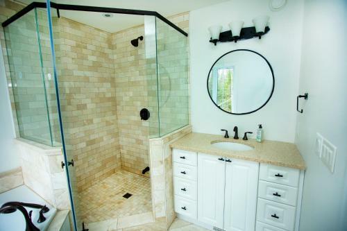 Luxury Mountain Lodge, 3-bed 3-bath, A Min To Lake
