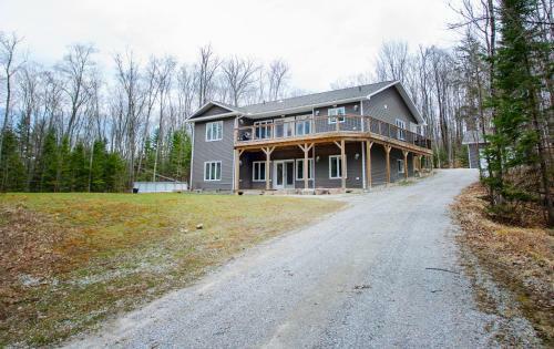 Luxury Mountain Lodge, 3-bed 3-bath, A Min To Lake