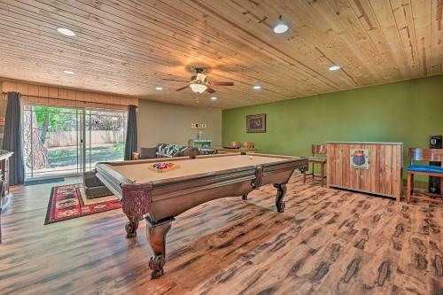 Pine Angry Skunk Cabin With Outdoor Oasis!