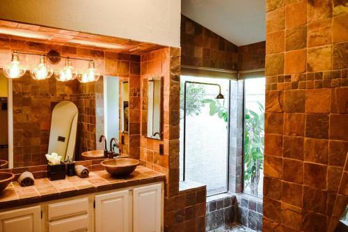 4-bdrm Vacation Dream Home Wbackyard Paradise