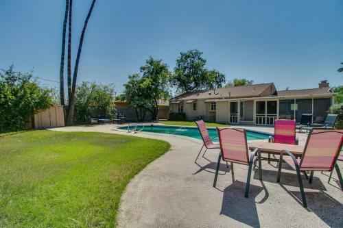 Mid-century Melrose 3bdrm Vintage Vibe With Pool