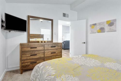 Modern And Comfy 3 Bdrm Near Melrose District
