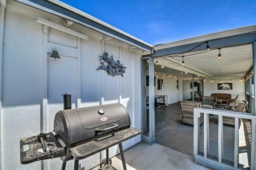 Chic Phoenix Oasis With Private Pool And Fire Pit