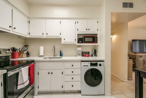 Stylish Arcadia 2-bdrm With Comfort And Charm