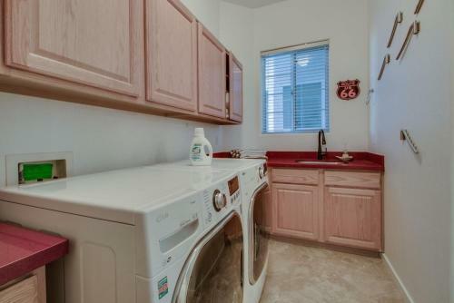 Amazing 4 Bedroom Retreat With Heated Pool