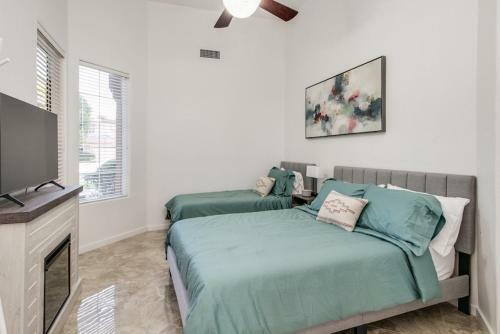 Amazing 4 Bedroom Retreat With Heated Pool