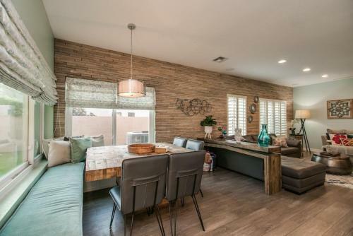 Luxe Scottsdale Home Wpool, Spa, & Tesla Charger