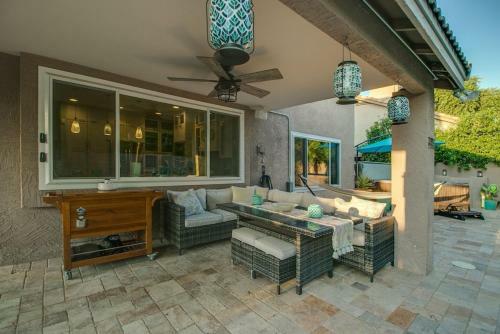 Luxe Scottsdale Home Wpool, Spa, & Tesla Charger