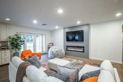 Stylish Resort-style Must See Home With Pool