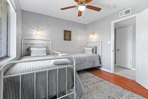 The Comforts' Inn: Desert Oasis