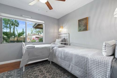 The Comforts' Inn: Desert Oasis