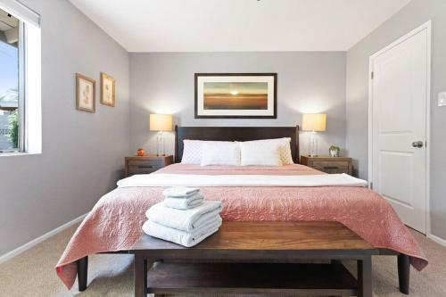The Comforts' Inn: Desert Oasis