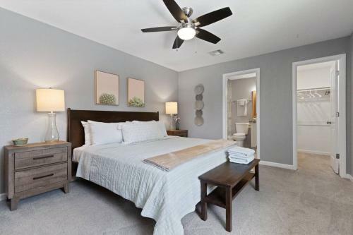 The Comforts' Inn: Desert Oasis