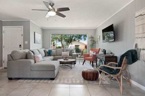 The Comforts' Inn: Desert Oasis