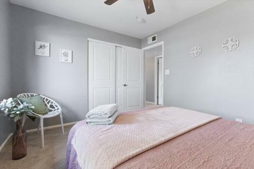 The Comforts' Inn: Desert Oasis