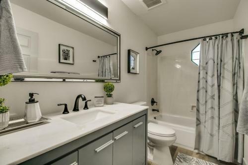 Newly Renovated 4 Bedroom Retreat Wpool