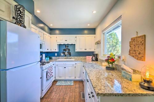Vibrant Prescott Home Deck, Grill, Near Dtwn