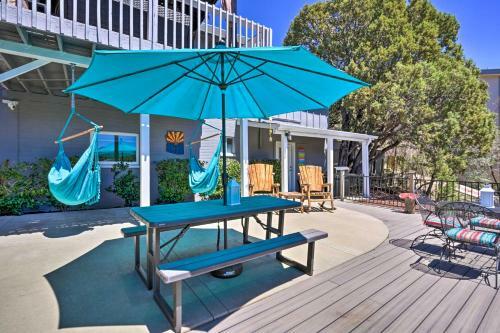 Vibrant Prescott Home Deck, Grill, Near Dtwn