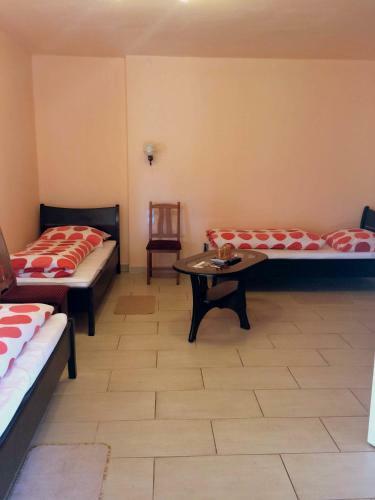 Hostal Op-art Etterem Es Panzio