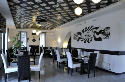 Hostal Op-art Etterem Es Panzio