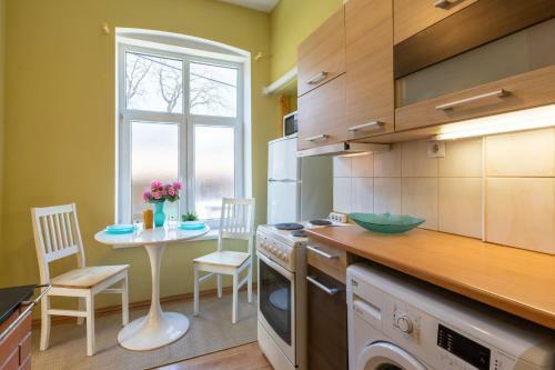 Apartamento Stylish Home With High Ceilings In Best Location!