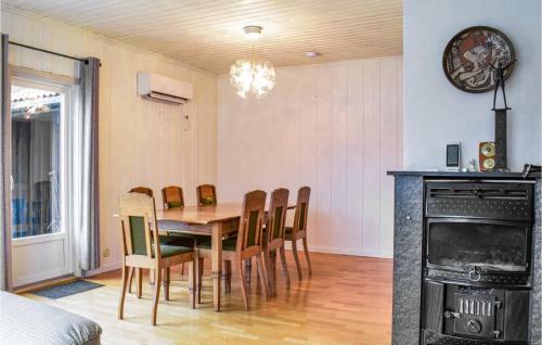 Awesome Home In Fitjar With Wifi And 4 Bedrooms