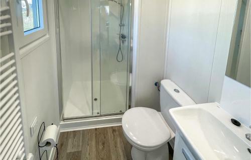 Awesome Caravan In Asten-heusden With Wifi And 2 Bedrooms