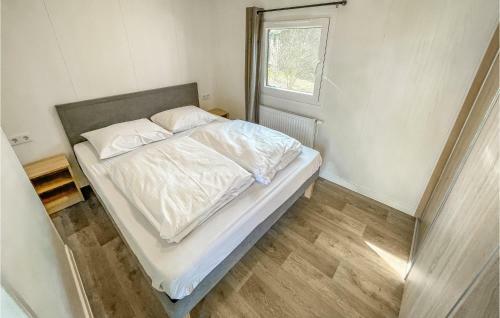 Awesome Caravan In Asten-heusden With Wifi And 2 Bedrooms