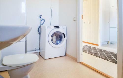 Nice Apartment In Finner�dja With 1 Bedrooms