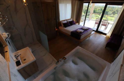 Gorgeous Villa With Private Pool And Jacuzzi In Fethiye